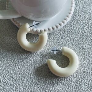 Off-white chunky earrings